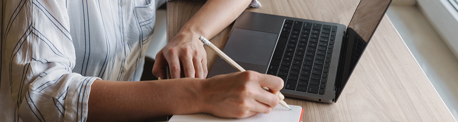2020_Laptop-Stock_1500x400-4