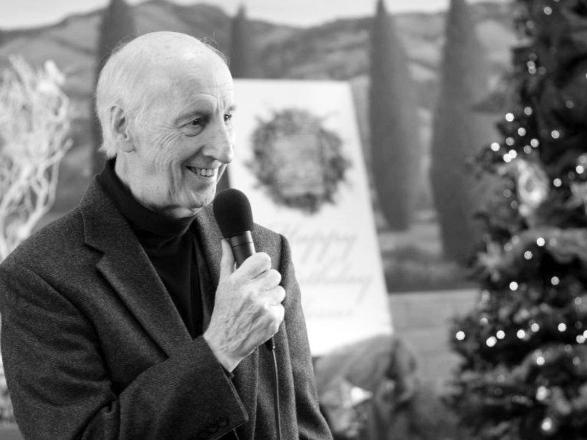 Pastor Jack Hayford speaking at a Christmas service